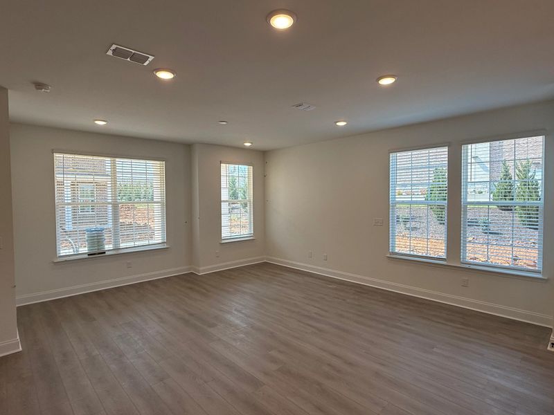 Spacious, unfurnished interior of a new home in Promenade at Clari Park, Murfreesboro (Image 7).