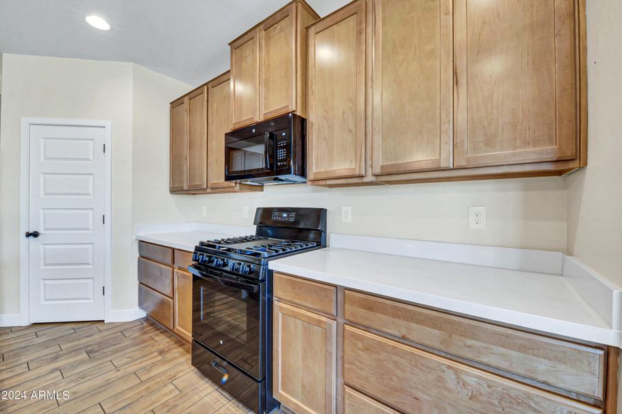 5734 S Veneto-kitchen-5