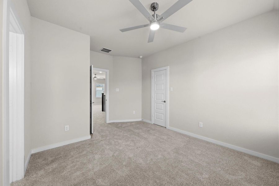Spacious, unfurnished interior of a new home in Barton Creek Ranch, Conroe (Image 25). Spacious, unfurnished interior of a new home in Barton Creek Ranch, Conroe (Image 25).
