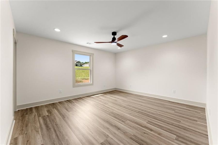 Spacious, unfurnished interior of a new home in , Clarkesville (Image 13).
