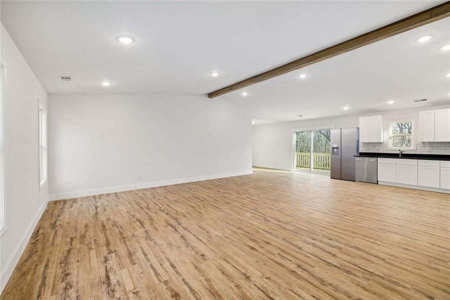 Spacious, unfurnished interior of a new home in , Gainesville (Image 20).