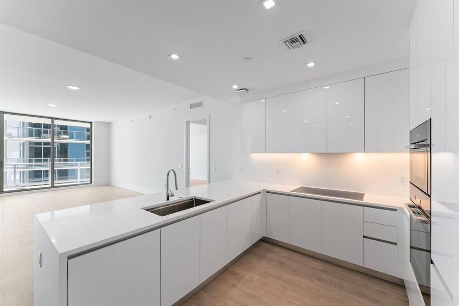036-220LakeShoreDr-1219-WestPalmBeach-SM