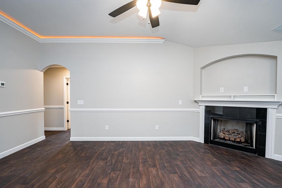 Representative unfurnished interior of a home built from the Saxon by Enchanted Homes in Guadalupe Heights, Seguin (Image 49).