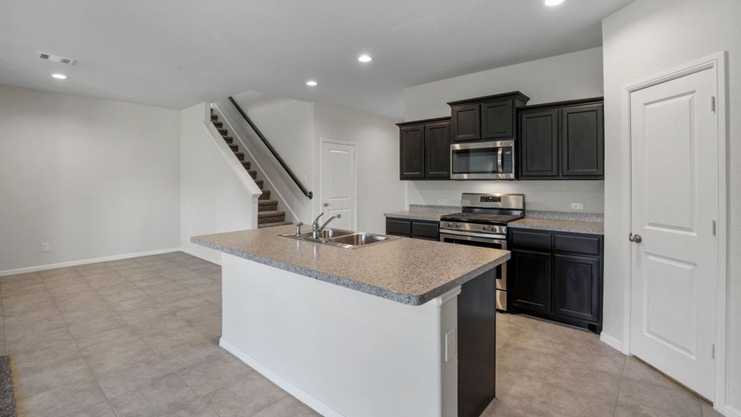 Representative furnished interior of a home built from the Ozark by D.R. Horton in Saratoga, Granbury (Image 7).