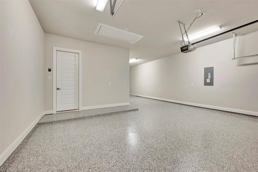 Spacious, unfurnished interior of a new home in Myrtle Creek, Waxahachie (Image 17).