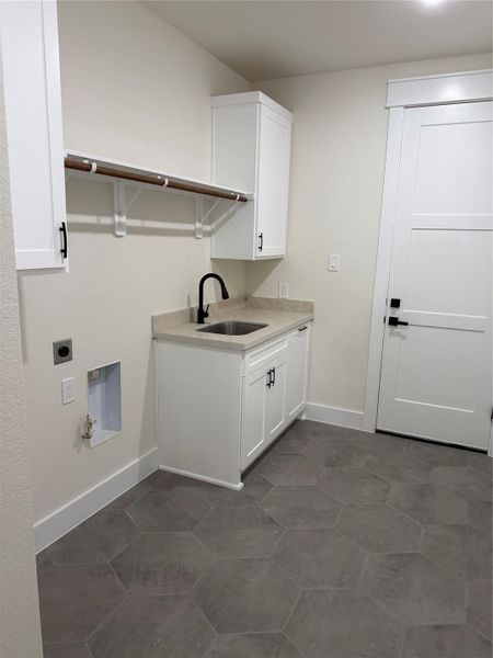 Other pictures of a Utility Room with sink built by Texas best home builders