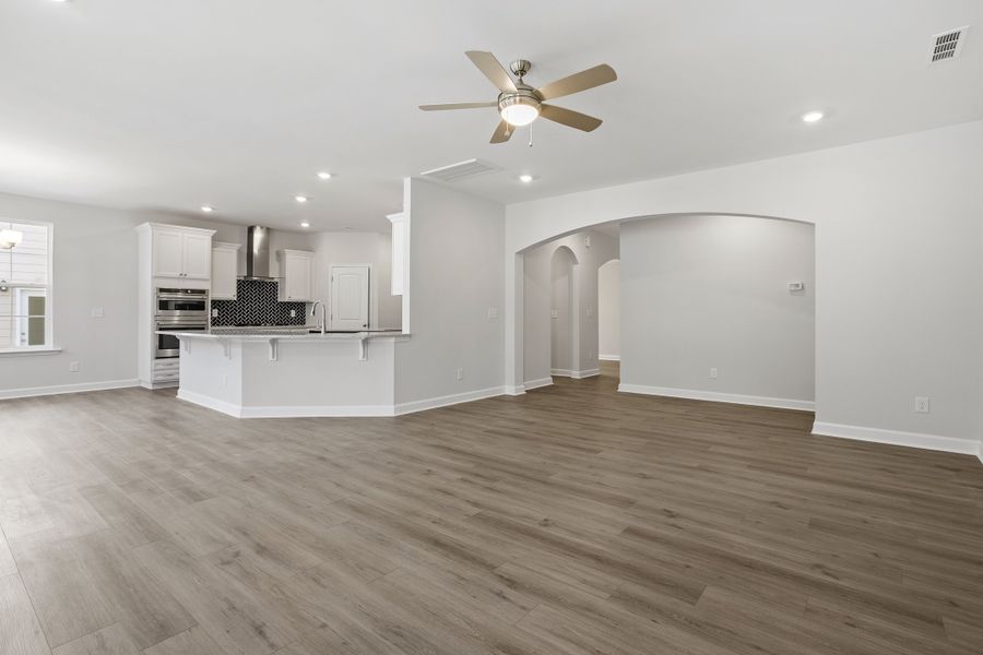 Spacious, unfurnished interior of a new home in Georgias Landing, Raleigh (Image 23).