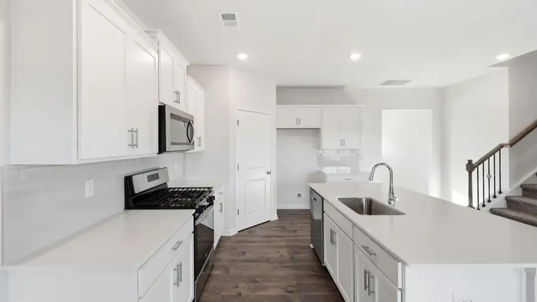 Furnished interior view inside a new home in Woodglen, Piedmont (Image 9).