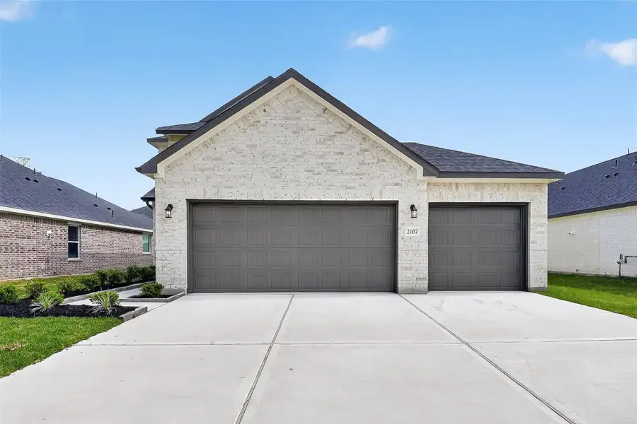 Front exterior of a new home in Rollingbrook Estates, Baytown, TX, highlighting curb appeal (Image 2). Front exterior of a new home in Rollingbrook Estates, Baytown, TX, highlighting curb appeal (Image 2).