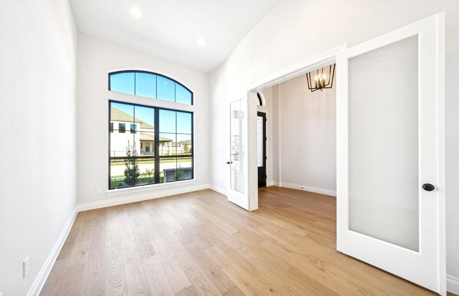 Spacious, unfurnished interior of a new home in Bridgeland 60′, Cypress (Image 42).