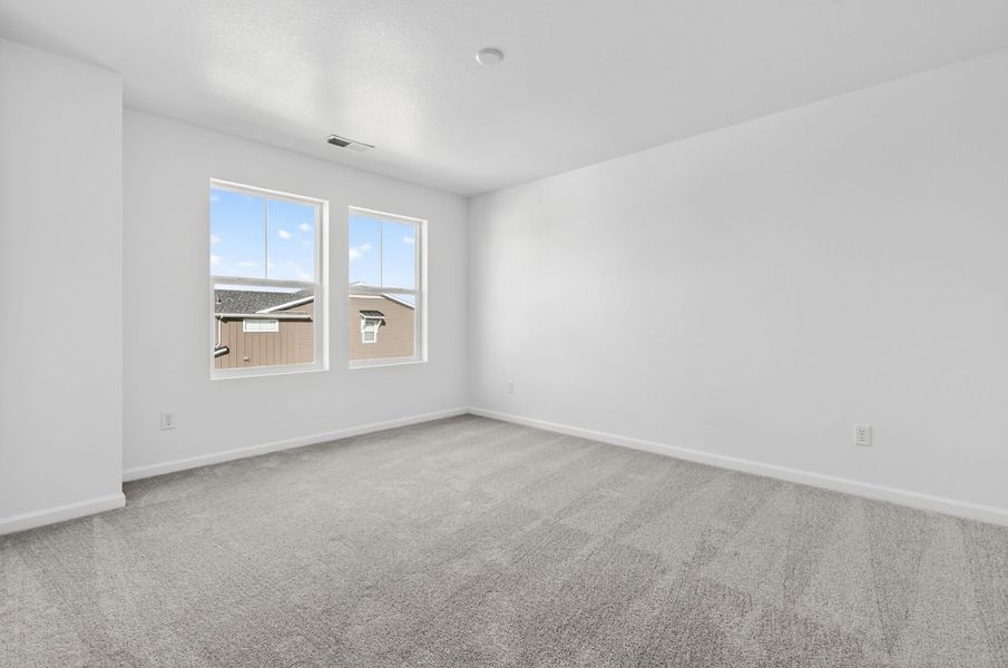 Spacious, unfurnished interior of a new home in Sterling Ranch Ascent Village, Littleton (Image 23).