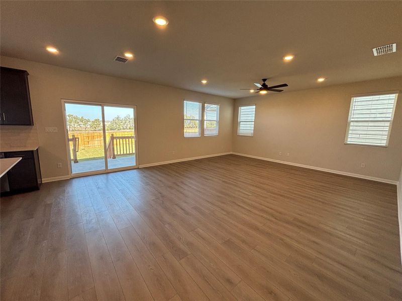 Spacious, unfurnished interior of a new home in Cannon Ranch 45s, Dripping Springs (Image 23).