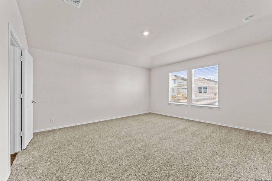 Spacious, unfurnished interior of a new home in Applewood, San Antonio (Image 21). Spacious, unfurnished interior of a new home in Applewood, San Antonio (Image 21).