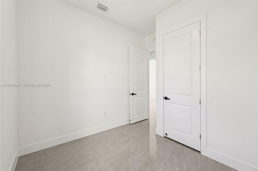 Spacious, unfurnished interior of a new home in , Lehigh Acres (Image 14).