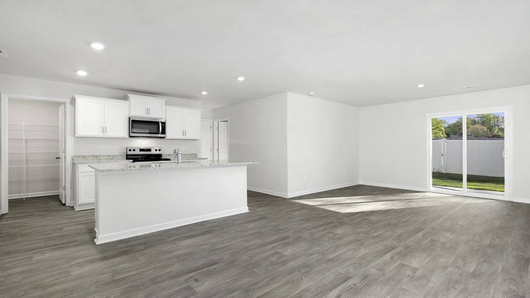 Spacious, unfurnished interior of a new home in Willow Mill, Thomasville (Image 10).