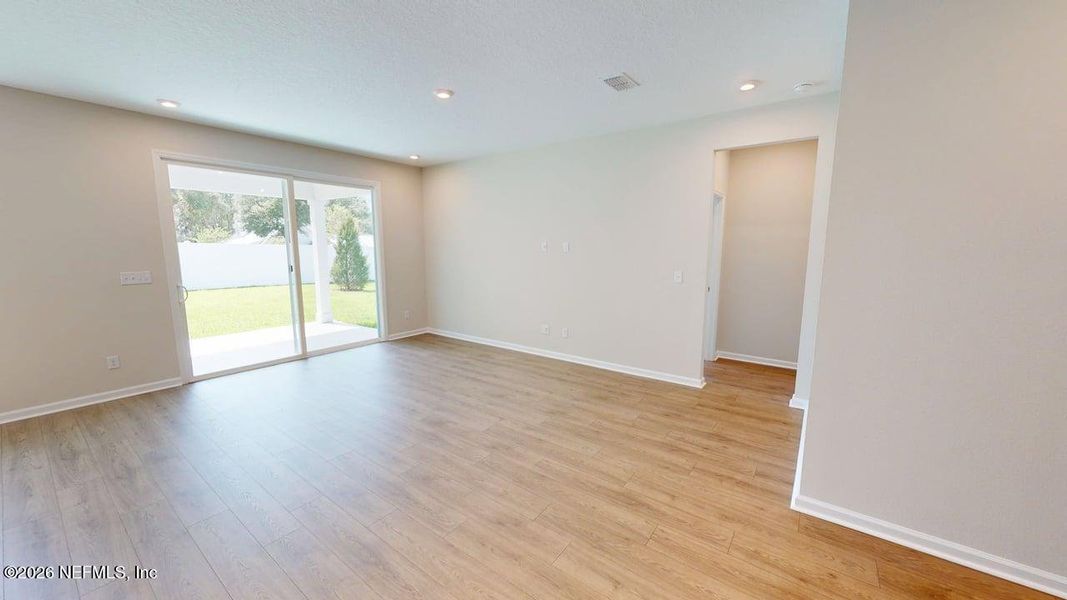 Spacious, unfurnished interior of a new home in Sandridge Hills, Green Cove Springs (Image 8).