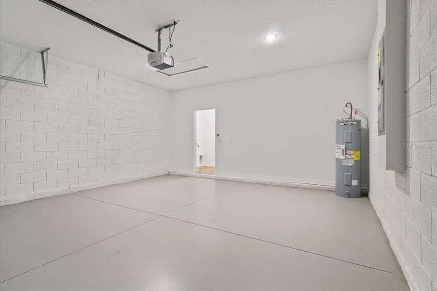 Spacious, unfurnished interior of a new home in , Beverly Hills (Image 12).