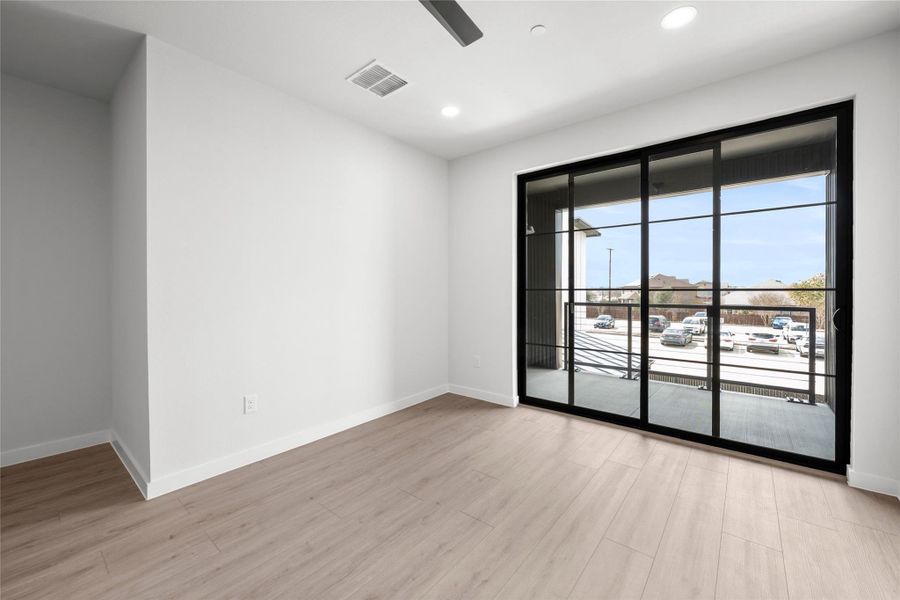 Spacious, unfurnished interior of a new home in Dovetail, New Braunfels (Image 21).