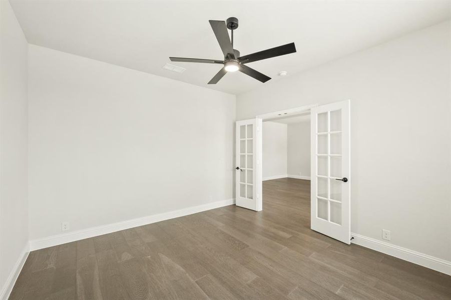 Spacious, unfurnished interior of a new home in The Oaks, Red Oak (Image 26).
