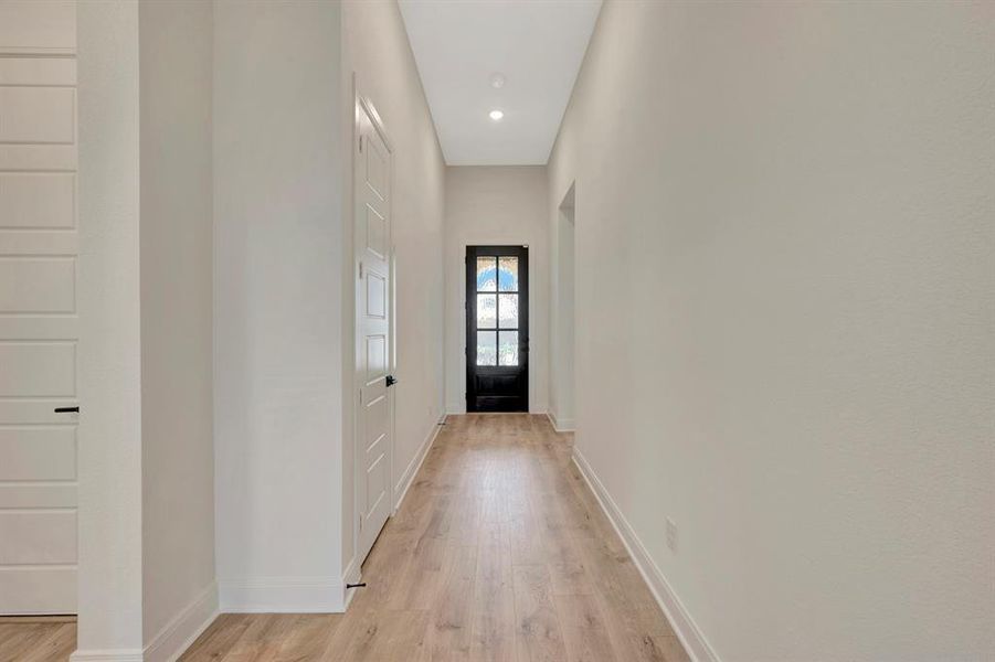 Spacious, unfurnished interior of a new home in Sandbrock Ranch, Aubrey (Image 23). Spacious, unfurnished interior of a new home in Sandbrock Ranch, Aubrey (Image 23).