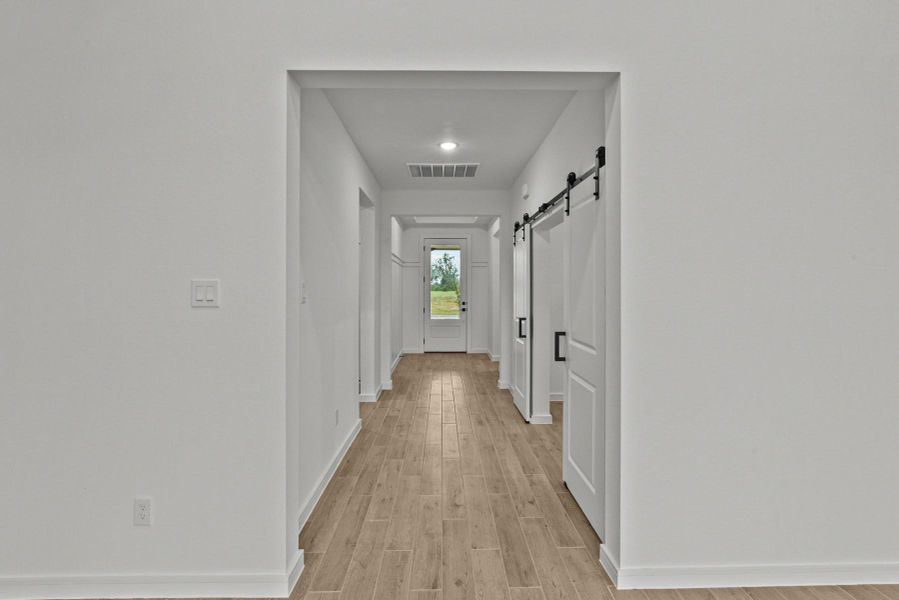 Welcoming foyer (*Photo not of actual home and used for illustration purposes only.)