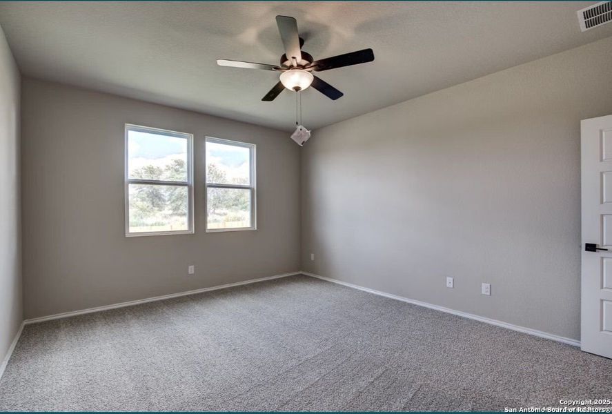 Spacious, unfurnished interior of a new home in Royal Crest, San Antonio (Image 19).