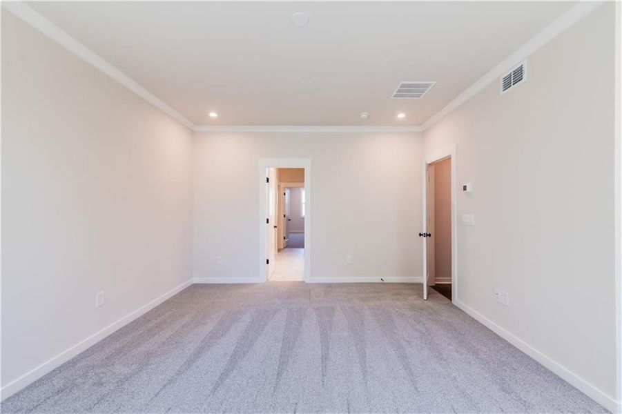 Spacious, unfurnished interior of a new home in Cambridge at Steels Bridge, Canton (Image 16).