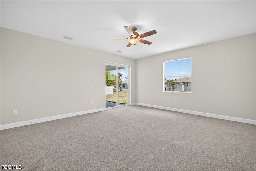 Spacious, unfurnished interior of a new home in Cape Coral, Cape Coral (Image 24).