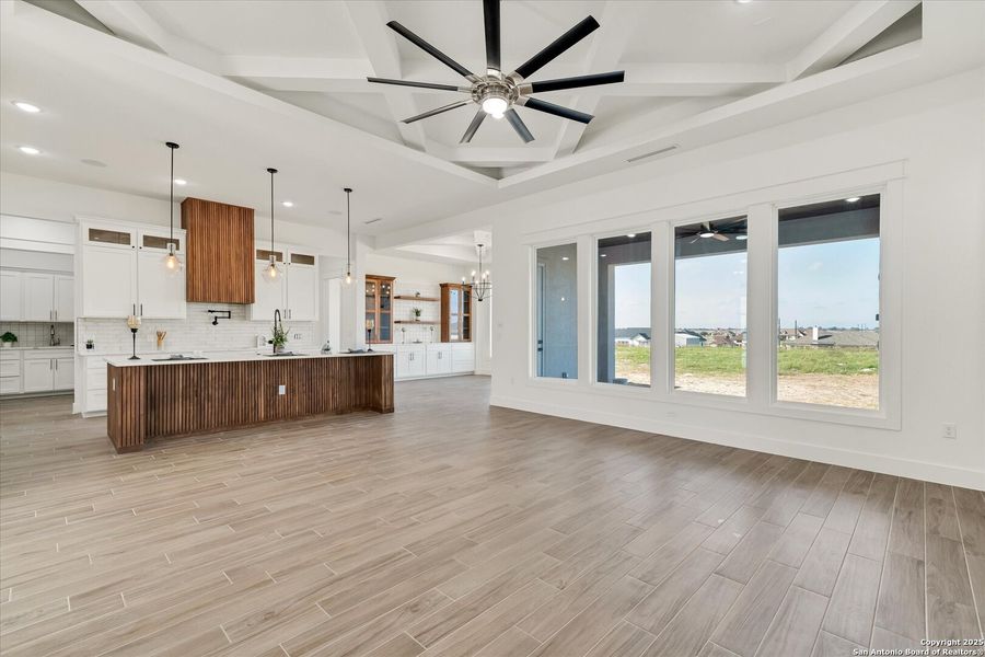 Spacious, unfurnished interior of a new home in , La Vernia (Image 18).