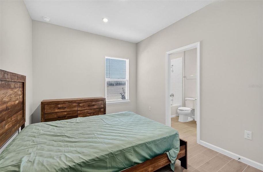 Furnished interior view inside a new home in , Lady Lake (Image 11).
