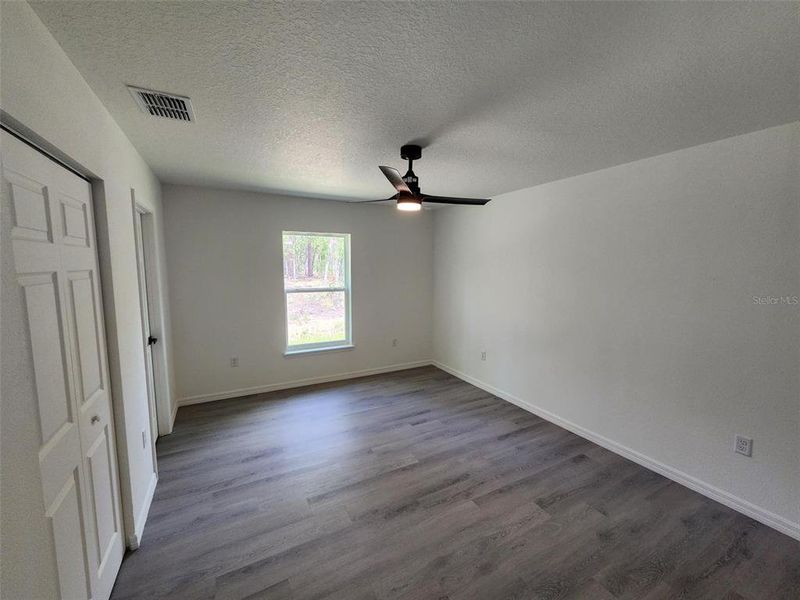 Spacious, unfurnished interior of a new home in , Dunnellon (Image 6).