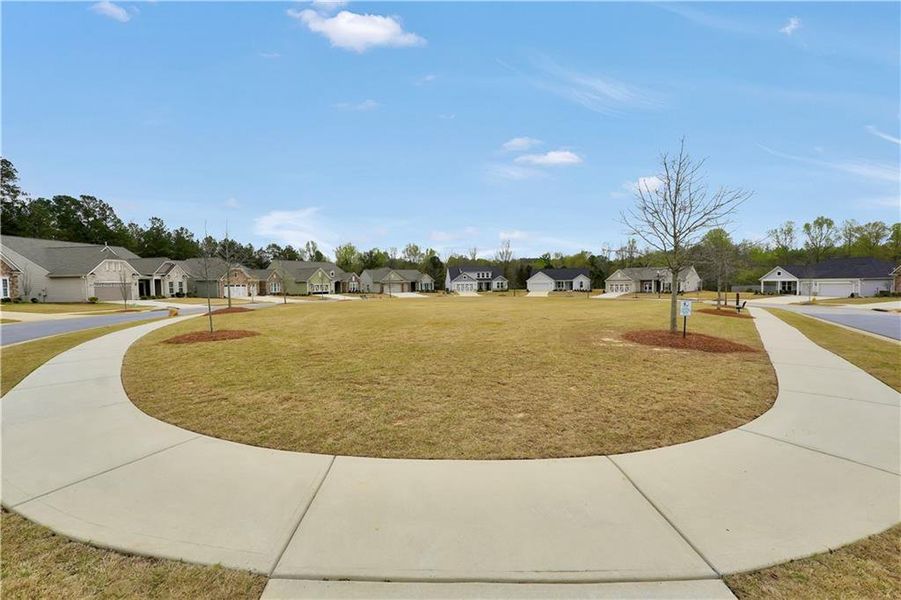 Community amenities in , Griffin (Image 60).