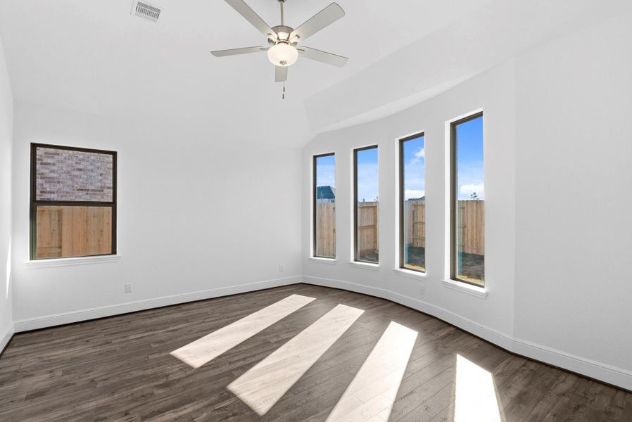 Spacious, unfurnished interior of a new home in Chambers Creek, Willis (Image 20).