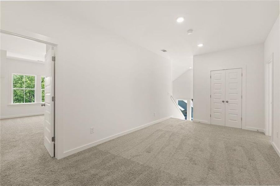 Spacious, unfurnished interior of a new home in , Gainesville (Image 37).