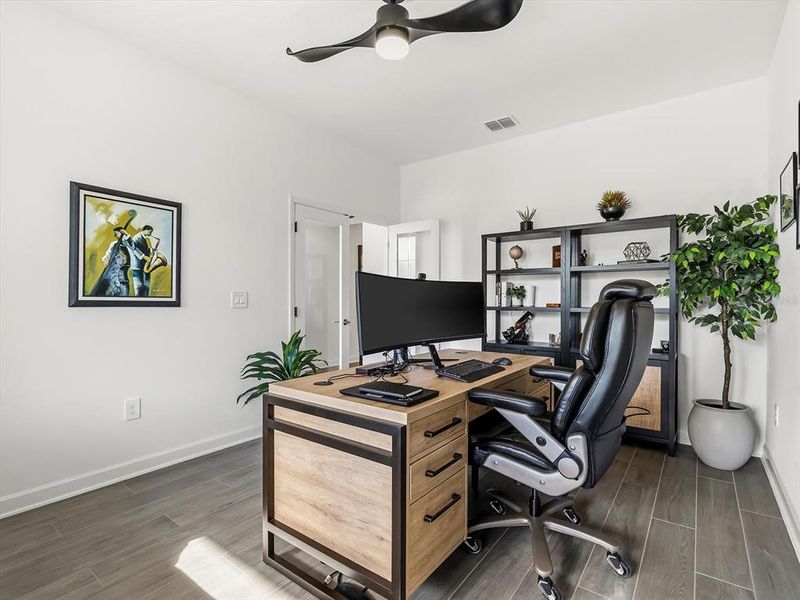 Furnished interior view inside a new home in , Orlando (Image 25).