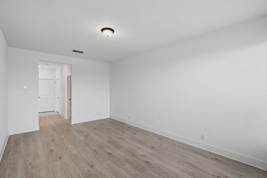 Spacious, unfurnished interior of a new home in Prominence Urban, San Antonio (Image 28).