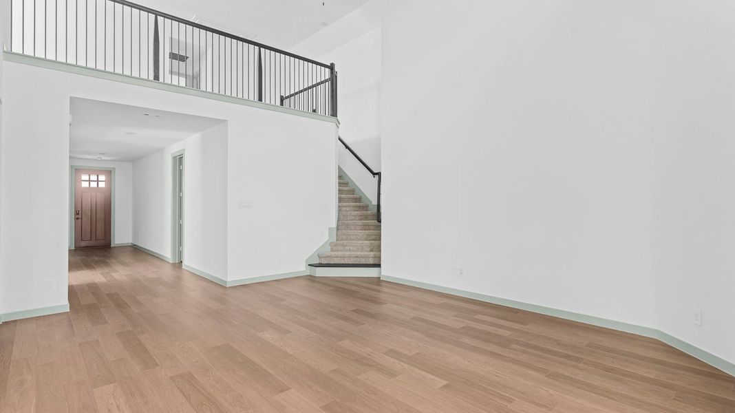 Spacious, unfurnished interior of a new home in Alexander, Pearland (Image 9).