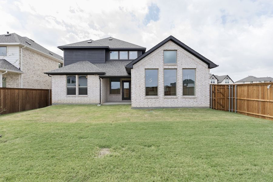 Exterior details and patio area of a home in Sutton Fields, Celina (Image 4).