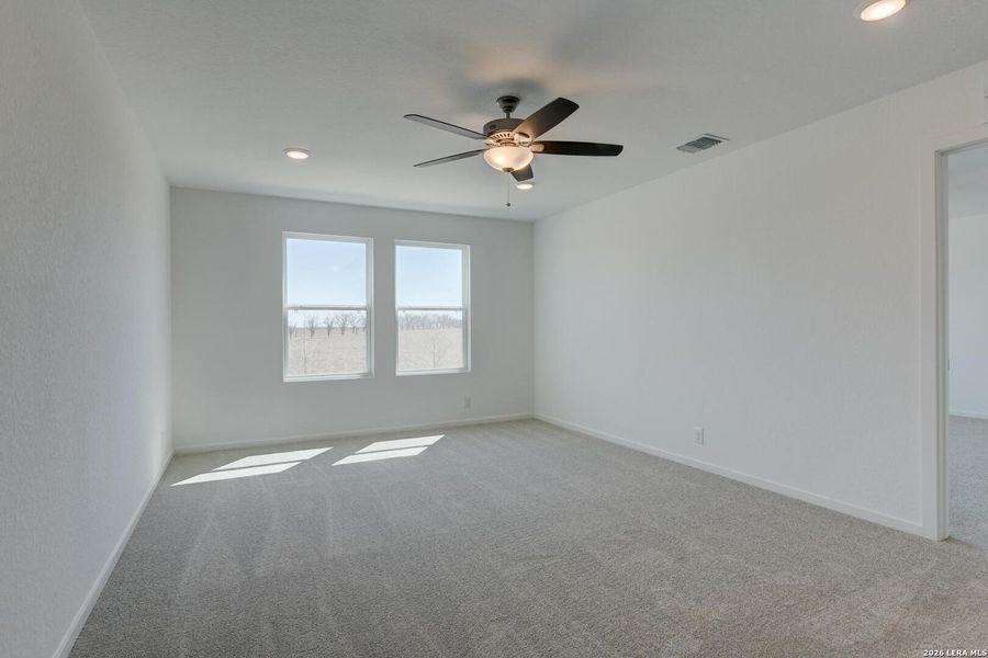 Spacious, unfurnished interior of a new home in Hennersby Hollow, San Antonio (Image 22).