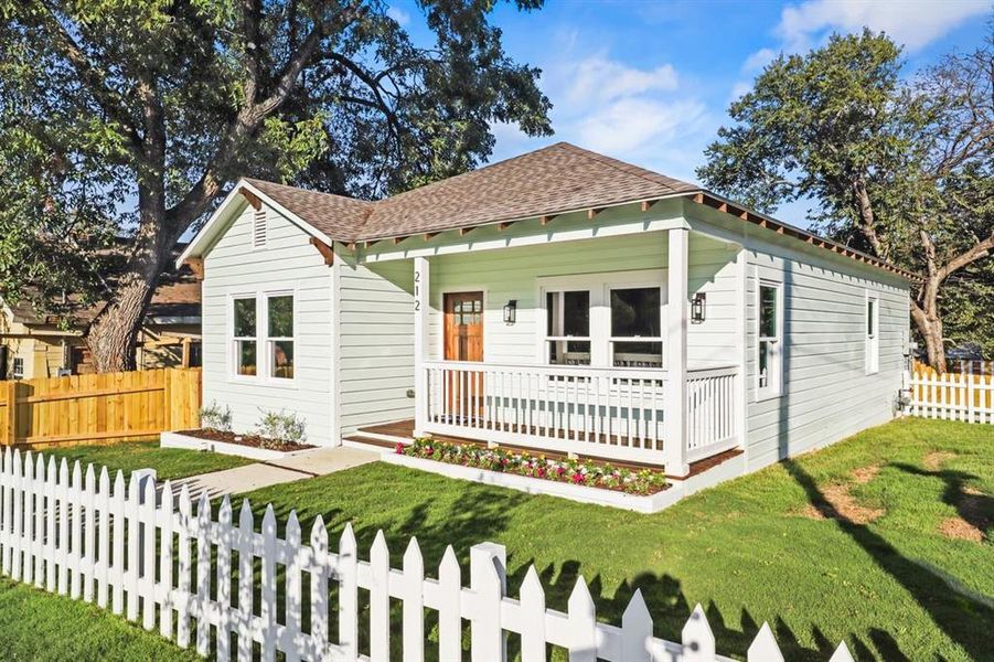 Front exterior of a new home in , Dallas, TX, highlighting curb appeal (Image 1). Front exterior of a new home in , Dallas, TX, highlighting curb appeal (Image 1).