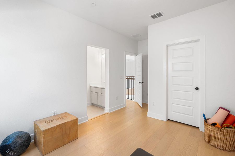 Spacious, unfurnished interior of a new home in Sweetwater - 60', Austin (Image 21).