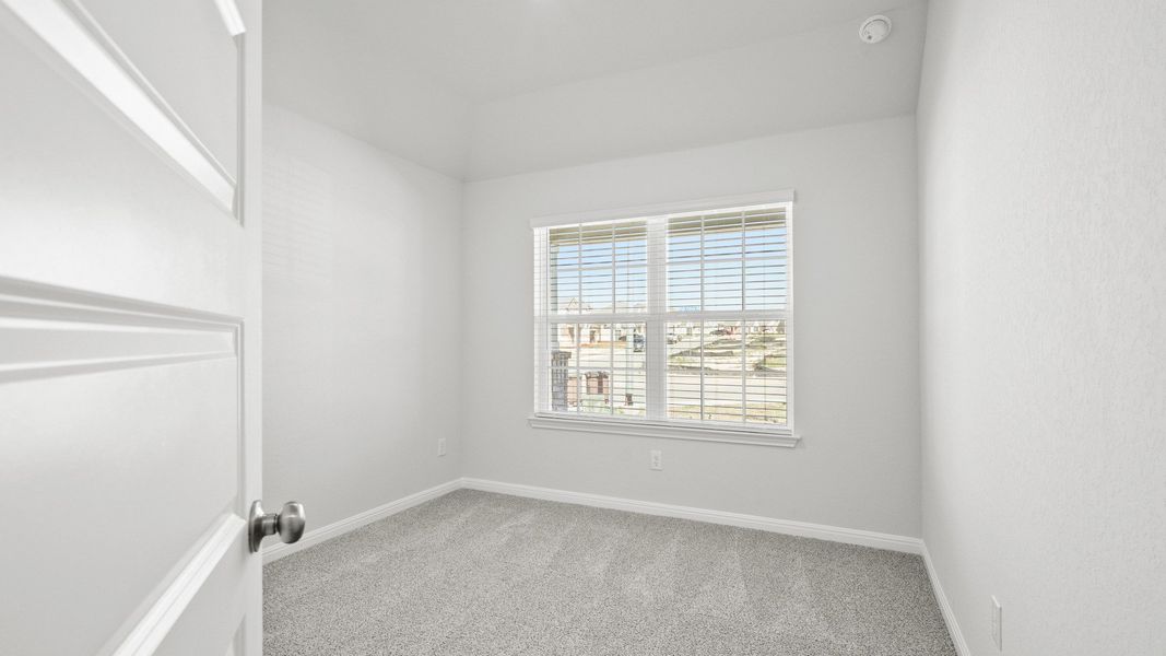 Spacious, unfurnished interior of a new home in Hunters Ranch, San Antonio (Image 23).