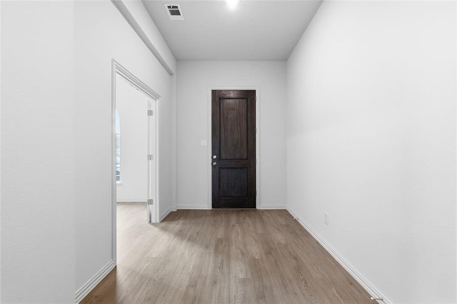 Spacious, unfurnished interior of a new home in Hulen Trails, Fort Worth (Image 22).