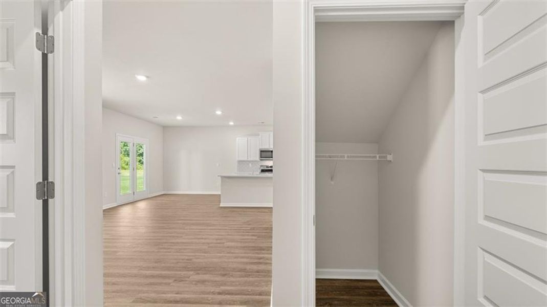 Spacious, unfurnished interior of a new home in Twin Lakes, Hoschton (Image 6).