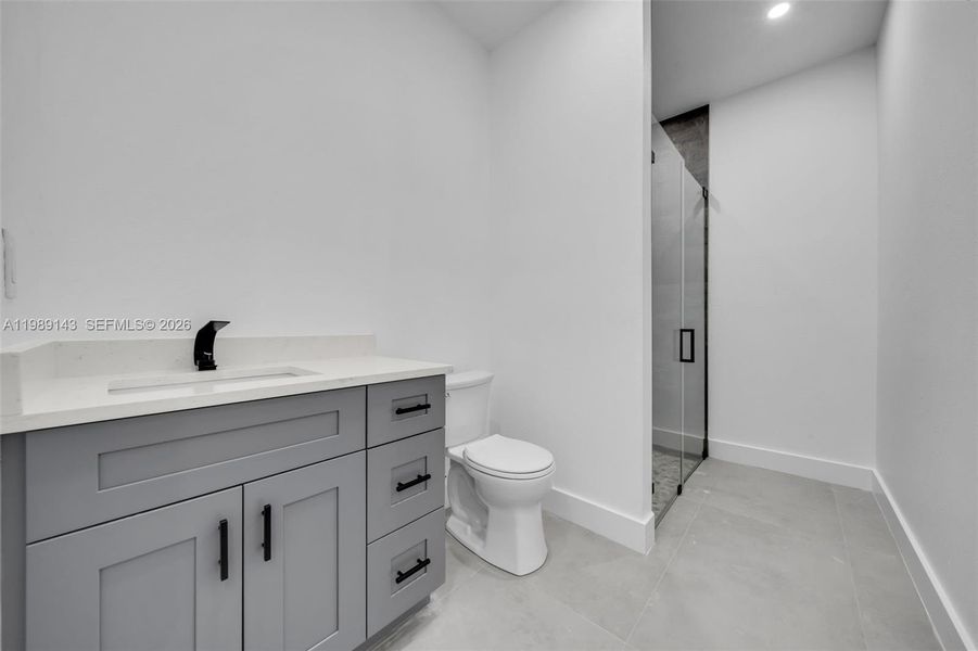 Furnished interior view inside a new home in , Cape Coral (Image 12).