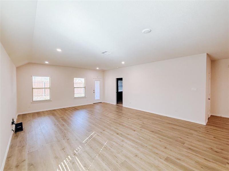 Spacious, unfurnished interior of a new home in Stonehaven, Caddo Mills (Image 26).