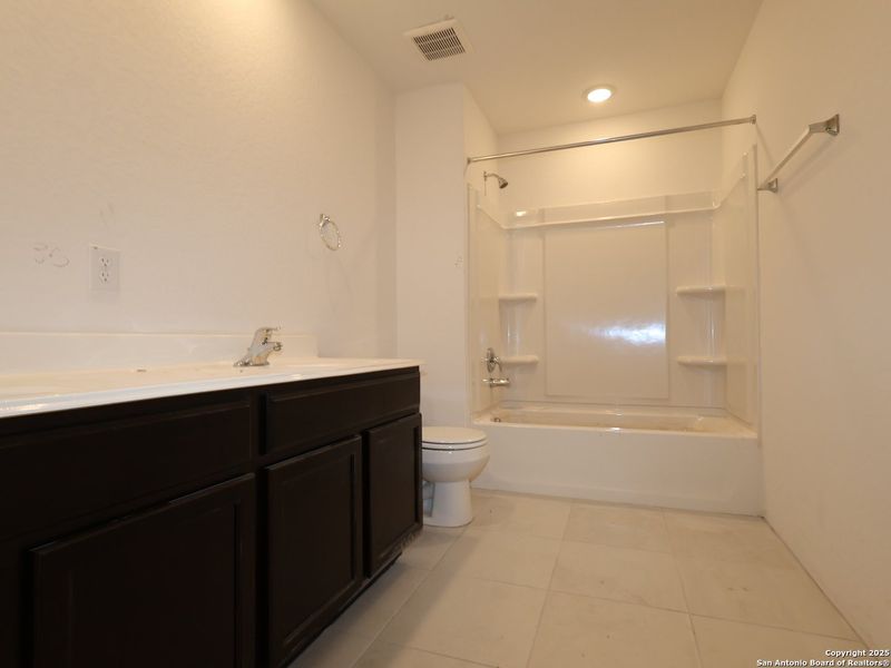 Furnished interior view inside a new home in Agave, San Antonio (Image 15).