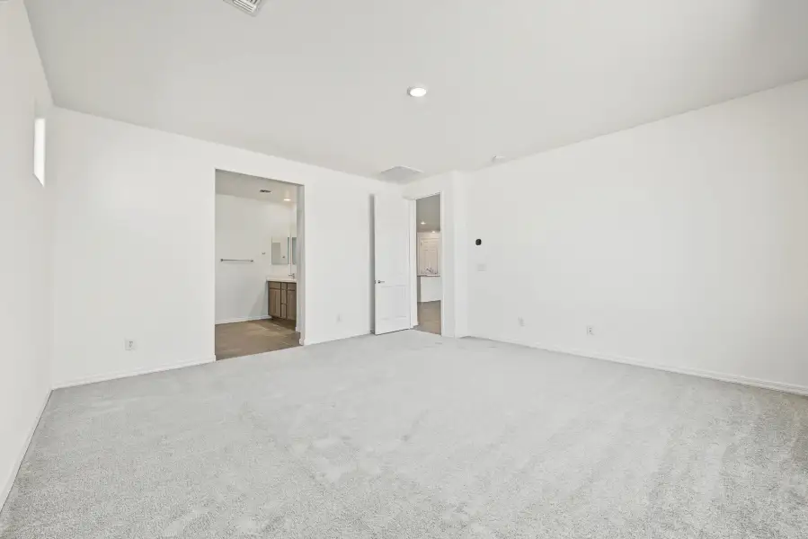 Spacious, unfurnished interior of a new home in Tyler Ranch, Buckeye (Image 10).