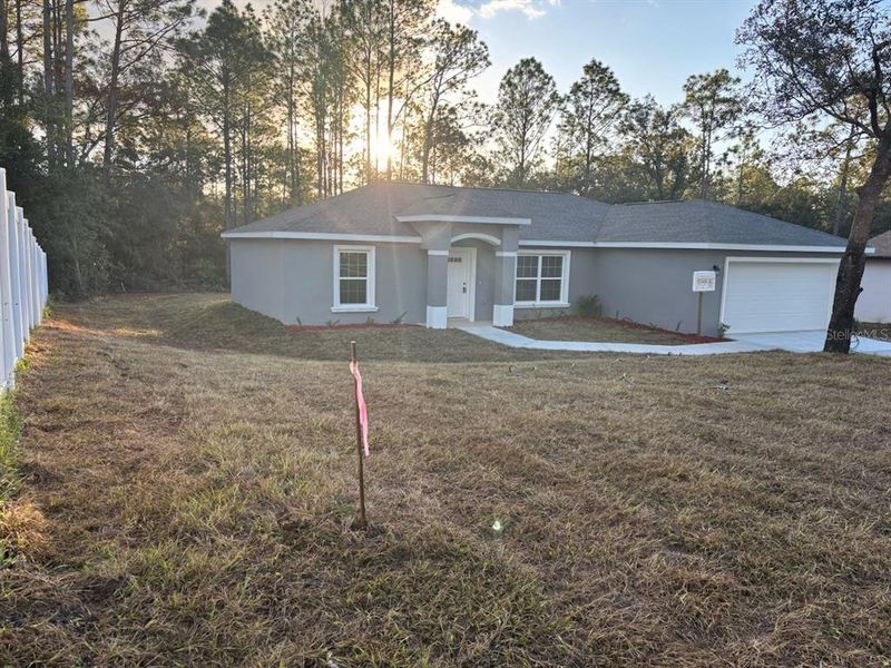Exterior details and patio area of a home in , Citrus Springs (Image 3).