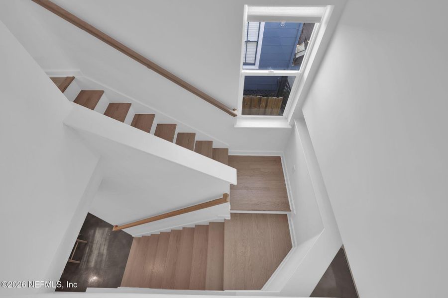 Spacious, unfurnished interior of a new home in , Jacksonville (Image 19).